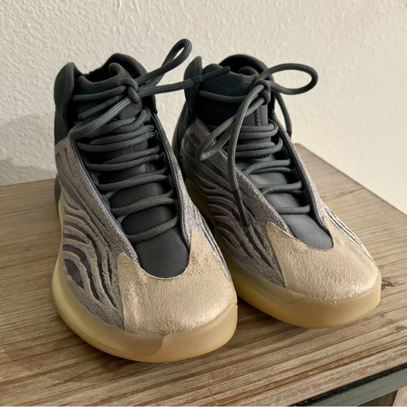 Yeezy Adidas Quantum Basketball Men Size 9 - Picture 2 of 5